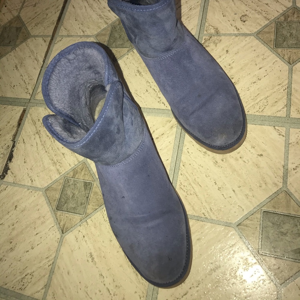 Uggs - image 1